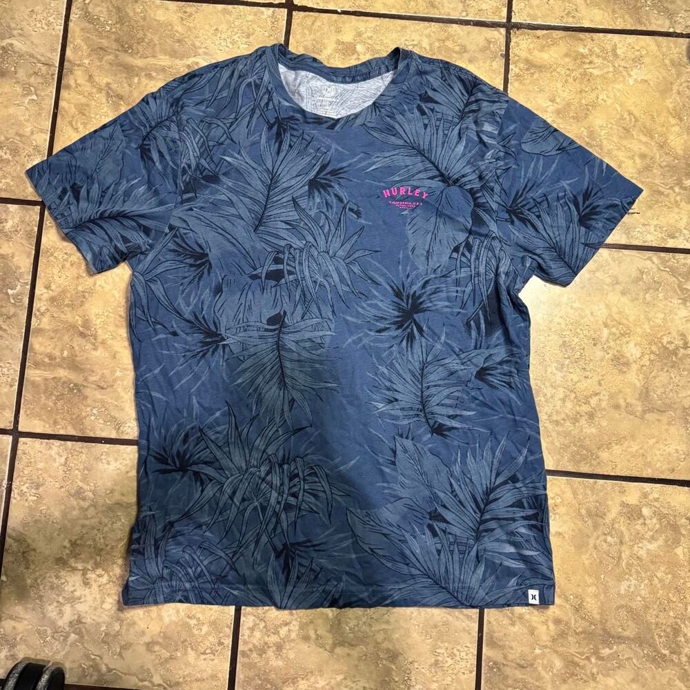 Hurley Men's Navy and Blue T-shirt